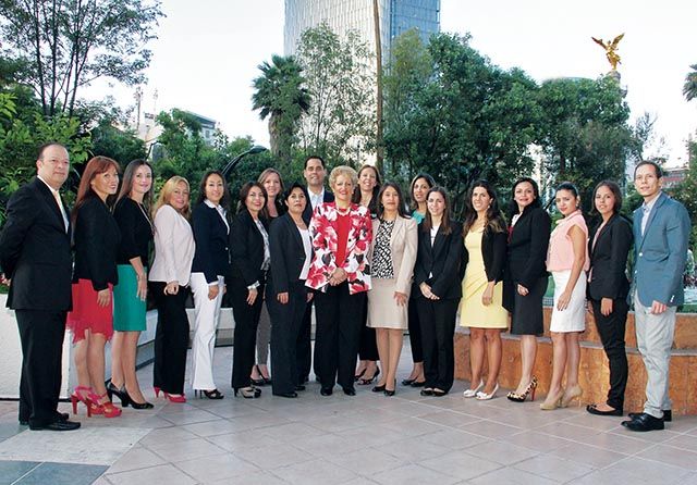 Margarita Valle con el equipo de Starwood en su visita a la Ciudad de México