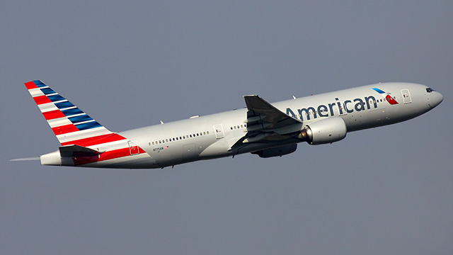 American_Airlines_Boeing_777-200ER_N775AN_PVG_2013-5-21 copia