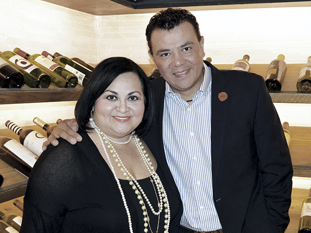 Julie Charros con Mauricio González