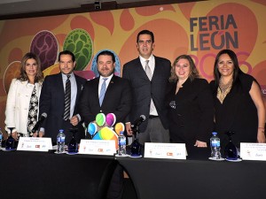 Estela Guerra, Juan José Origel, embajador de la Feria de León 2016; Fernando Olivera Rocha, José Padilla, Magaly Cano de la Fuente y Ana María Valenzuela