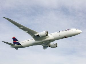 LATAM Boeing 787-9 Dreamliner photographed on May 13, 2016 from Wolfe Air Aviation Learjet 25B.