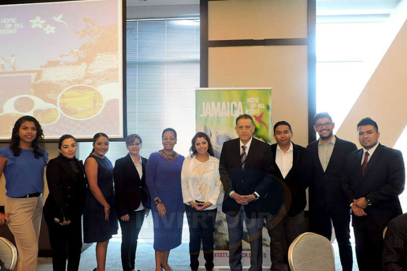 Vanesa Vargas, Carmen Muñoz, Brenda López, Angélica García, Sandra Grant, Viridiana Ruiz, Alex Pace, Daniel Lara, Adrián Rodríguez y Luis Ramírez