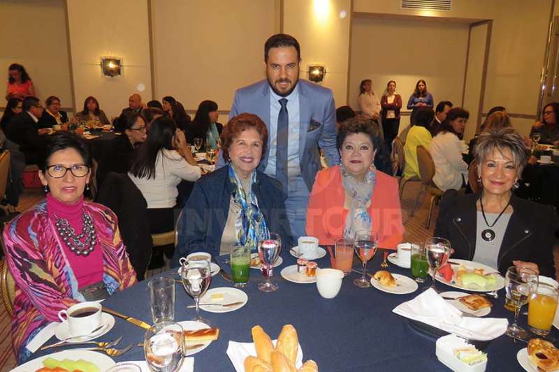 Teresa Leal, Yolanda Montes, Óscar Isgleas, Rosario Castro y Connie Martin