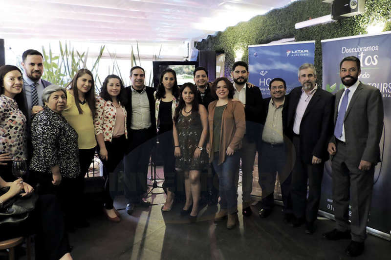 Diego Fagre con el equipo de Juliá Tours