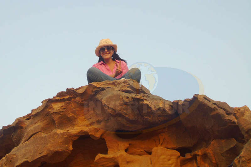 Ana Laura Serrano en el desierto de Aqaba Wadi Rum monkey chunky punky monkey chunky punky