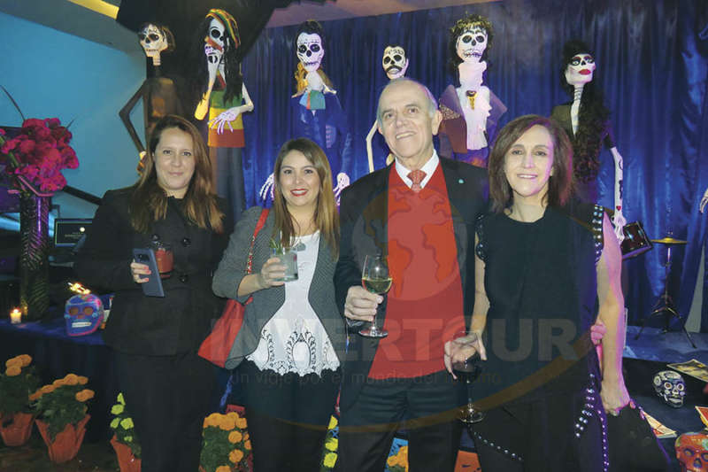 Ilse González, Rebeca Díaz, Guillermo Valencia e Isabel Azpiri