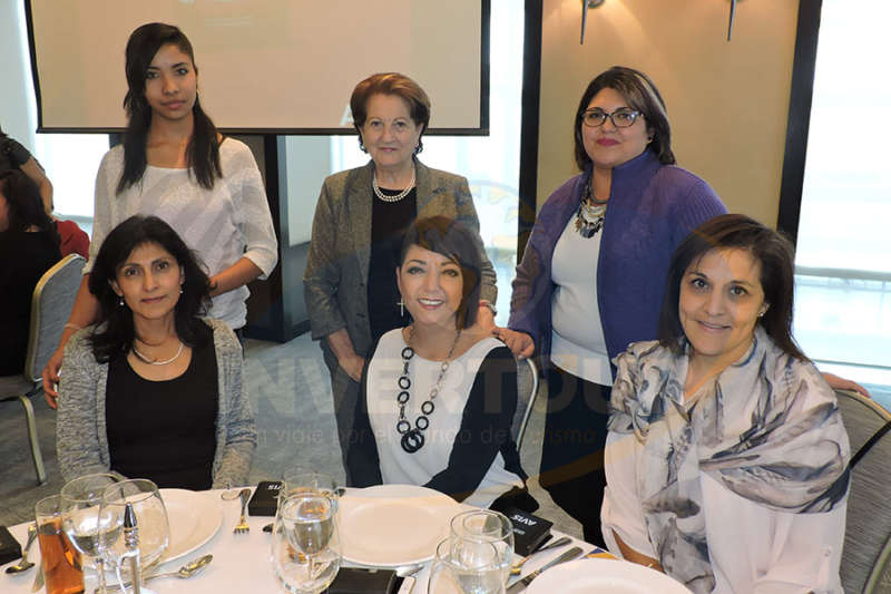 De pie: Silvia Carmona,  Isabel Gómez de Fava y Katia Valera. Maricela Pérez, Estela Pacheco  y Carolina Ruiz