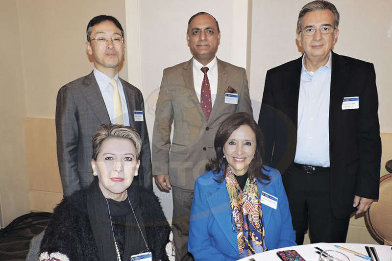 De pie: Hideshi Oshimo, Anil Katoch y Sergio Allard Tony Gutiérrez y Carmen Torreblanca