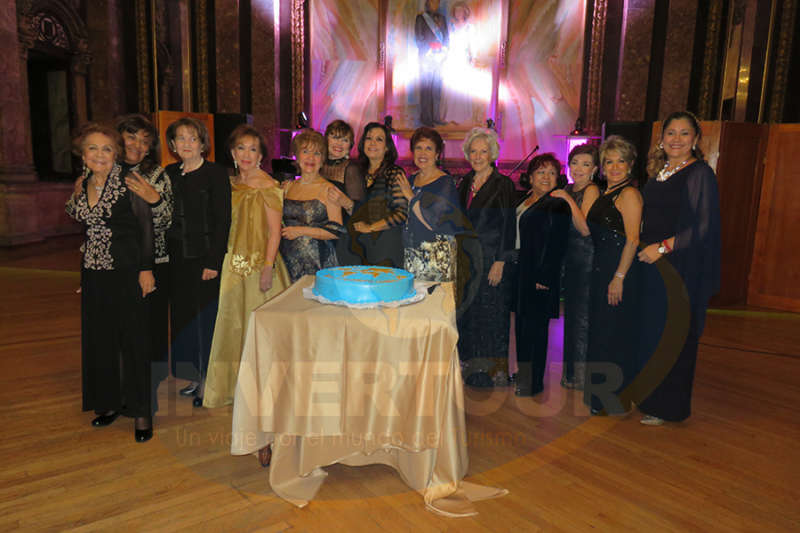 Linda Ferrer, Lourdes Robleda, Isabel Gómez de Fava, Tere Muñoz de Luna, Angie Cruz, Clara Toiber, Elizabeth González, Yolanda Montes, Emilia Peña, Luz María Larrondo, Guadalupe González, Connie Martin y María de la Luz Quezada