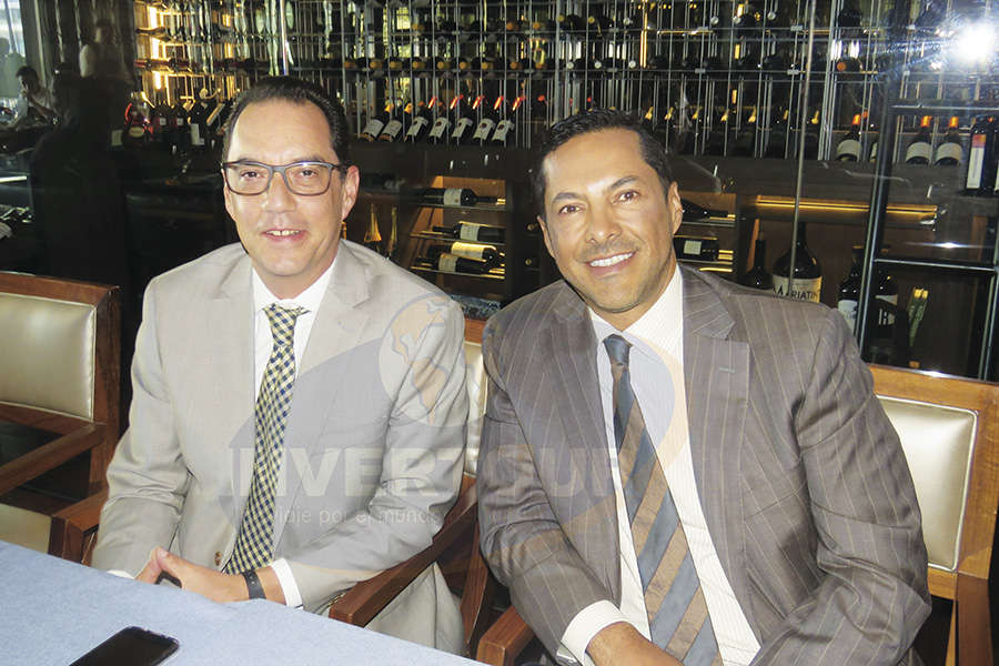 Alex Lemus con Gustavo Alpizar