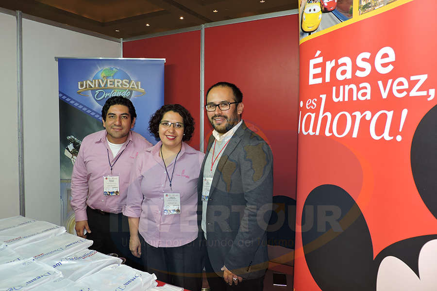 Manuel Osorio, Yunuen Hernández y Jesús Martínez Jr.