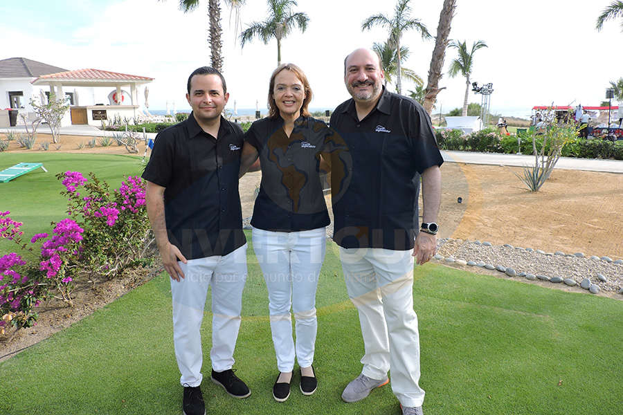 Mauricio Bustamante, Carla van der Giesen y Scott Wiseman 