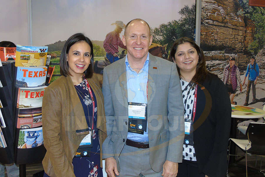 Erika González, Brad Smyth y Jessika Alexander