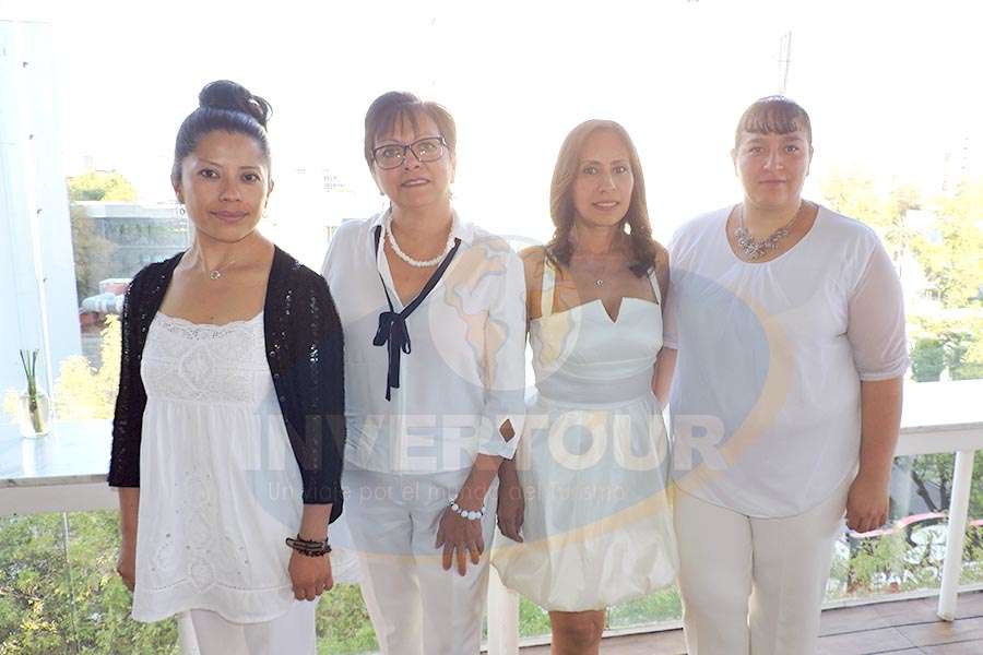 Leticia Mendoza, Yolanda González, Karelia Paralizabal y Carmen Mora