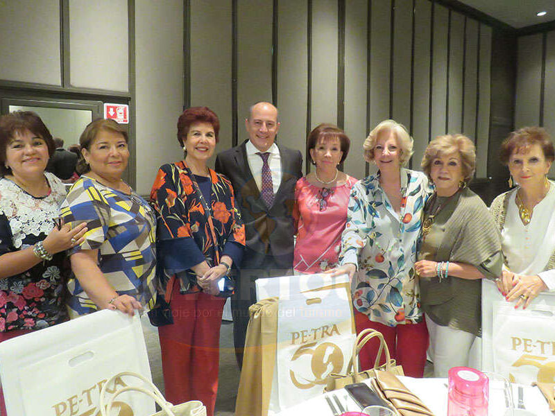Mónica Noriega, Mary Ledezma, Yolanda Montes, Federico Monterrubio, Teresita Muñoz Luna, Emilia Peña, Olga Arauz y Betty Casola