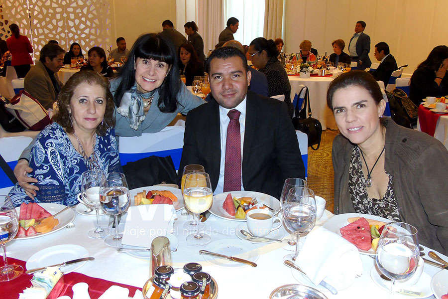 Laura Tamer, Lourdes Arenas, Alejandro Pérez y Karla Macouzet