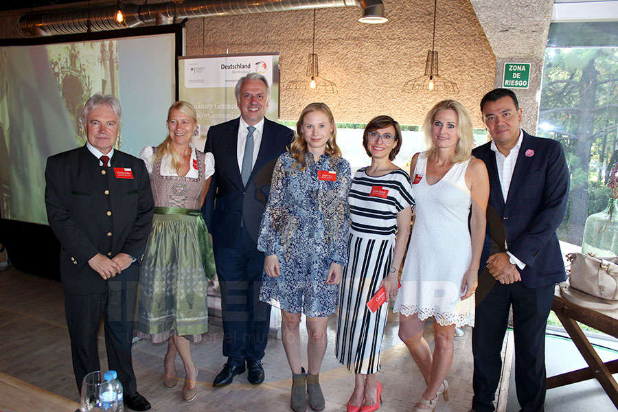 Christian Weber, Corinna Born, Dirk van Nieuwkerk, Fritzi Luca, Cecilia Quijada, Ricarda Lindner y Mauricio González