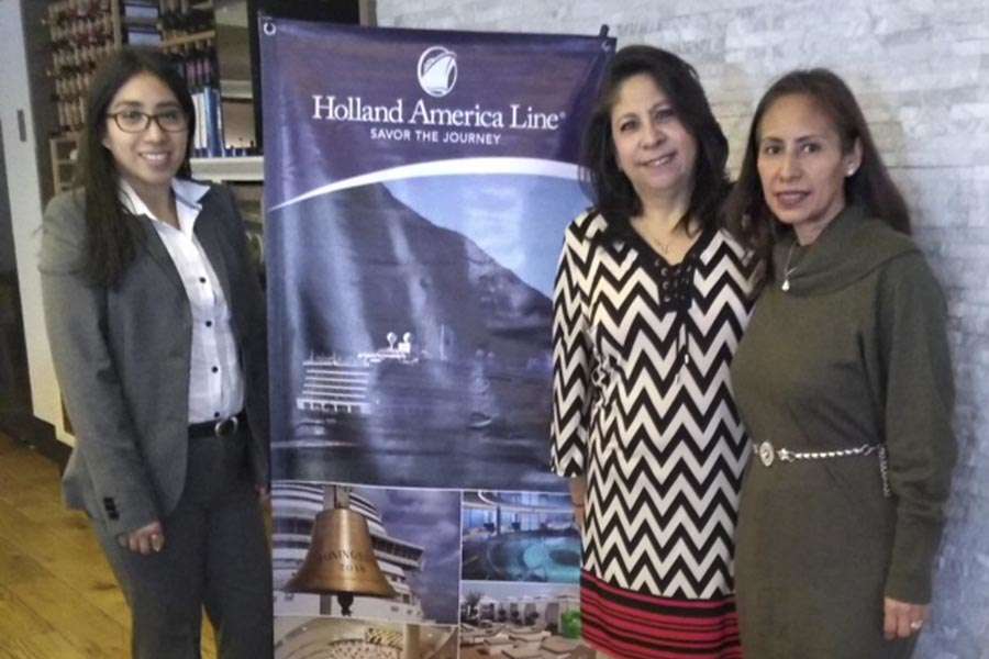 Gissel Moreno, Blanca Olivera y Karelia Paralizabal