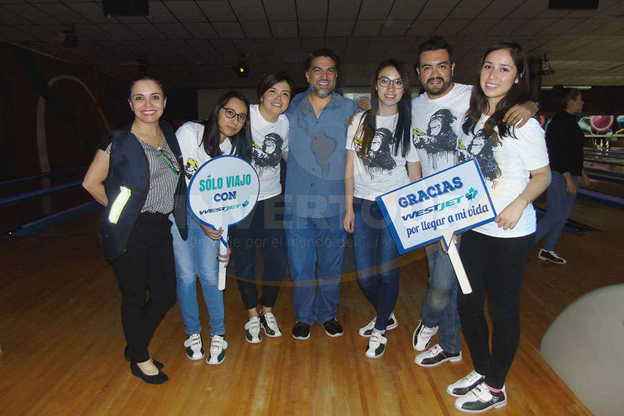 Carla Ponce, Leslie Centeno, Mafer Millán, Paul Orizaga, Jessica Fuentes, Aníbal Sánchez y Karla Arriaga