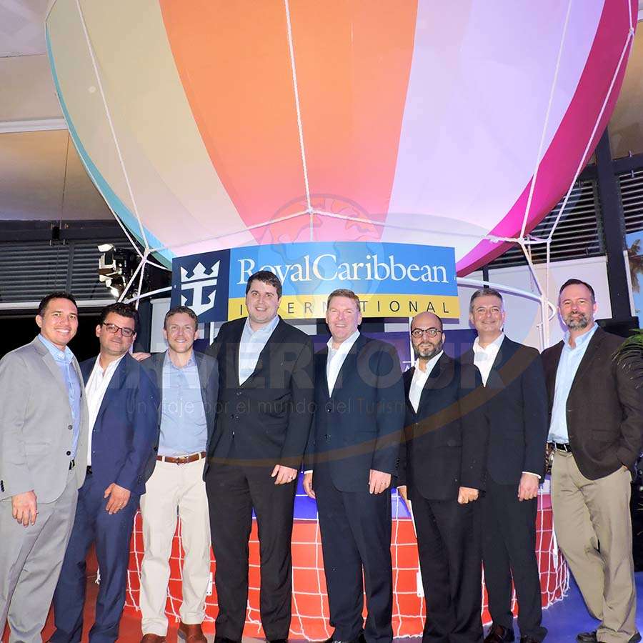 Chad Grospe, Alberto Muñoz, Ted Miller, Sean Tracy, Gavin Smith, Manlio Carpizo, André Pousada y Rick Thorndike Chad Grospe, Alberto Muñoz, Ted Miller, Sean Tracy, Gavin Smith, Manlio Carpizo, André Pousada y Rick Thorndike