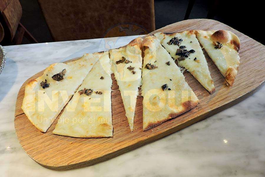 Pizzeta Al Quattro Formaggi con Tartufo