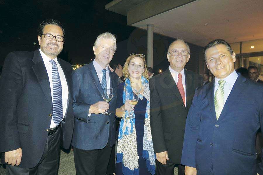 Marco Antonio Tena, Arq. Santiago Nales, Karin Baldamus, Virgilio Garza y Antonio Pinto