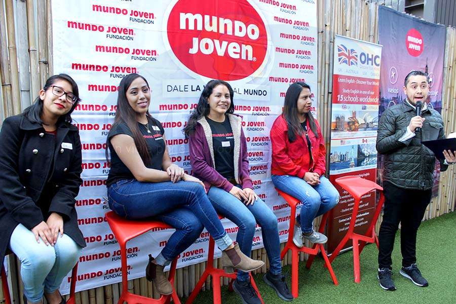 Brenda Ruiz, Diana Alvarado, Gloria Pérez, Anel Sánchez y Rubén Mora