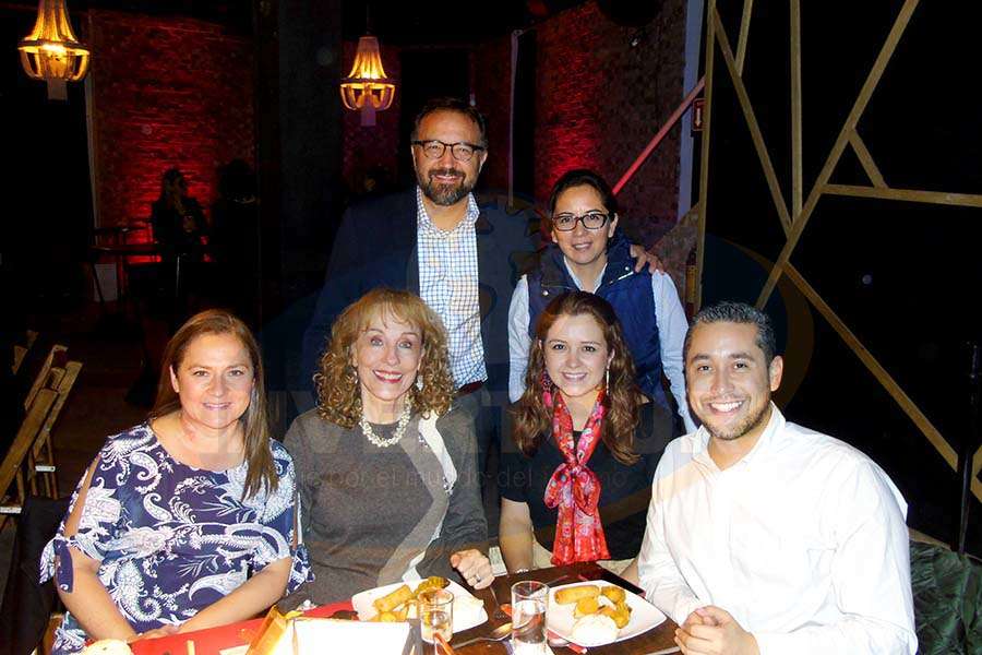 Diana Mancilla, Maru Denigris, Francisco Ceballos, Mónica Cárdenas, Beatriz Rosas y Rubén Mora