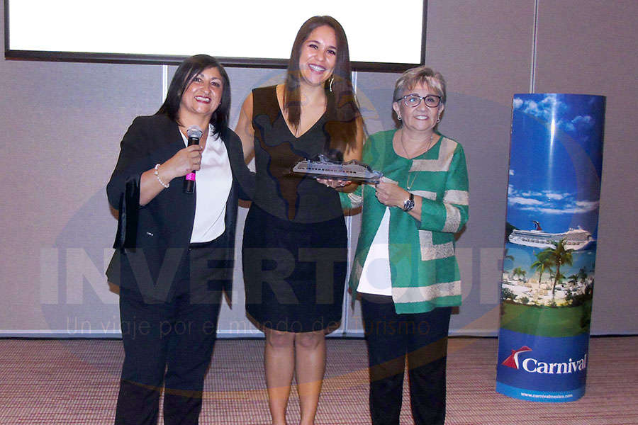 Larissa Riquelme, Karla Garza y Lilia Riquelme