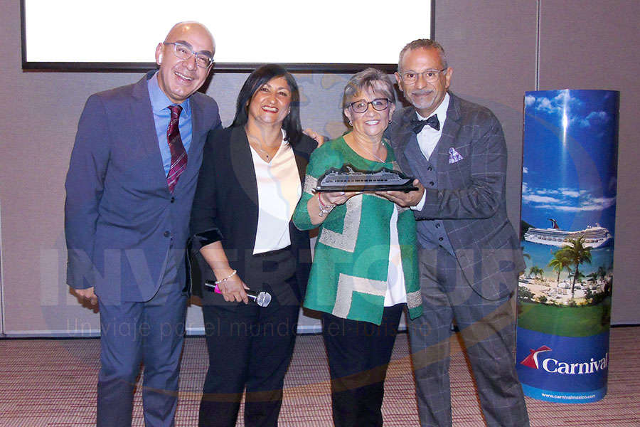 Erwin Romero, Larissa y Lilia Riquelme y Jaime Rogel