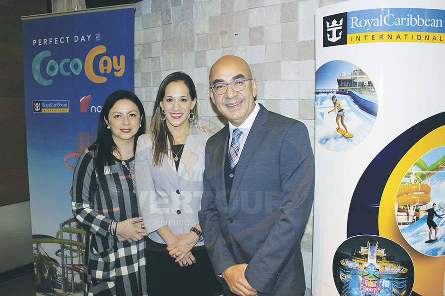 Claudia Garduño, Gina Jiménez y Erwin Romero