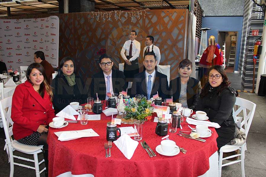 Laura del Valle, Maribel Ipiña, Omar Gutiérrez, Iván Barranco, Beatriz Mendoza y Guadalupe López