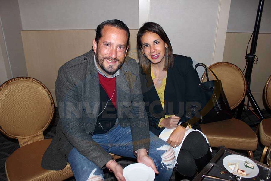 Jorge Sales Jr. con Erika González