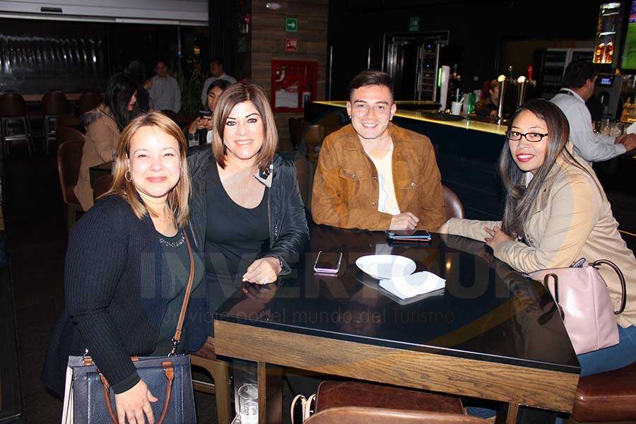 Amparo Fernández, Elvia Victoria, Yohnathan Gutiérrez y Angélica Mendoza