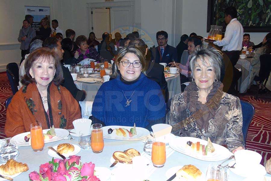 Teresita Muñoz, Katia Valerio y Connie Martin