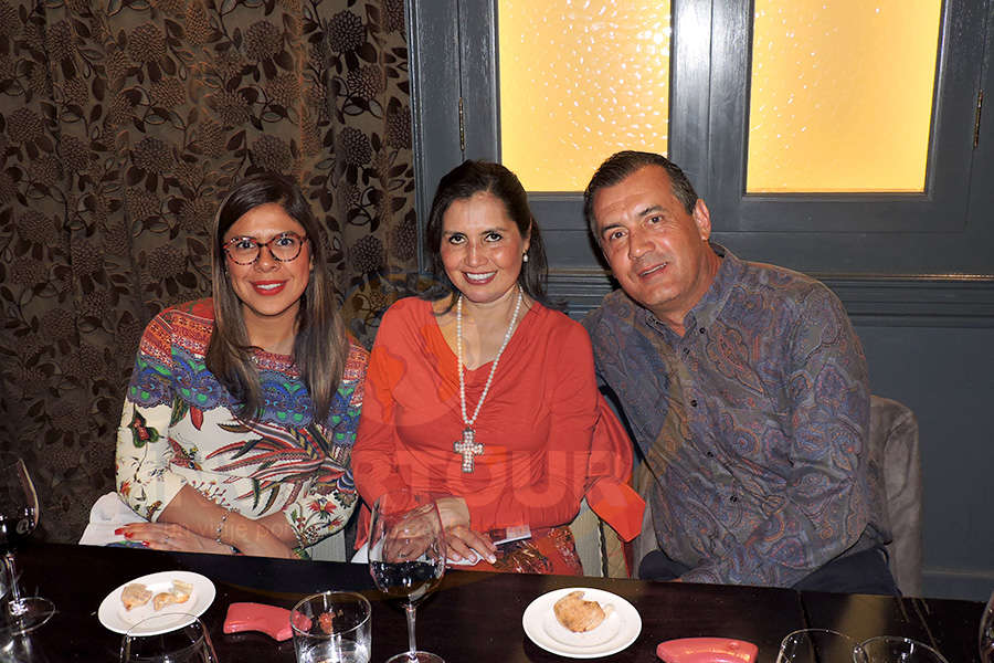 Daya Cruz, Martha Constantino y Eduardo Arreola