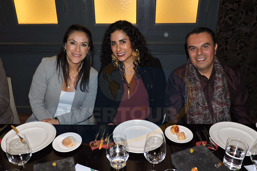 Ana Laura Serrano, Mary Carmen Salvador y Juan Cruz