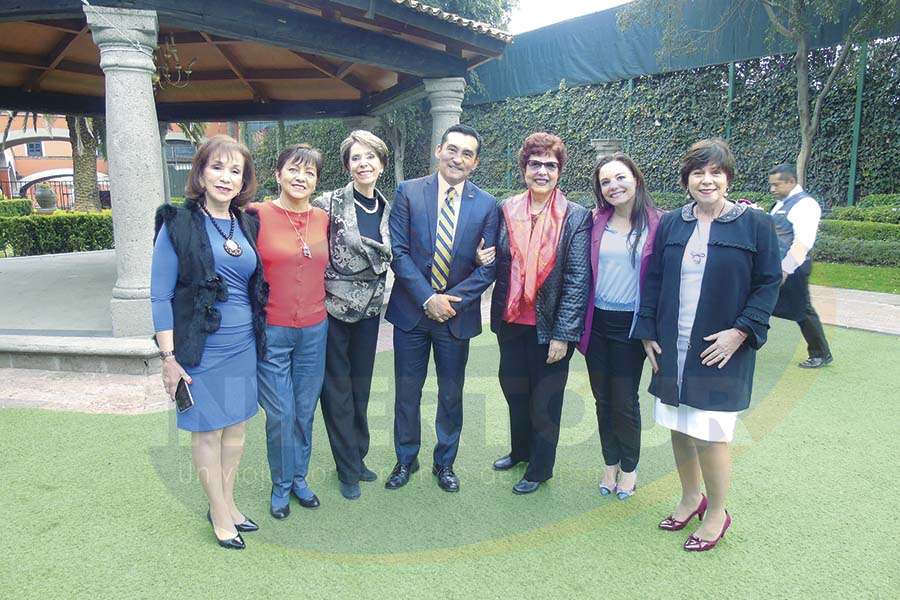 Teresita Muñoz, Yolanda González, Olga Pulido, Edgar Solís, Yolanda Montes, Carla Ponce y Arlina Zurita