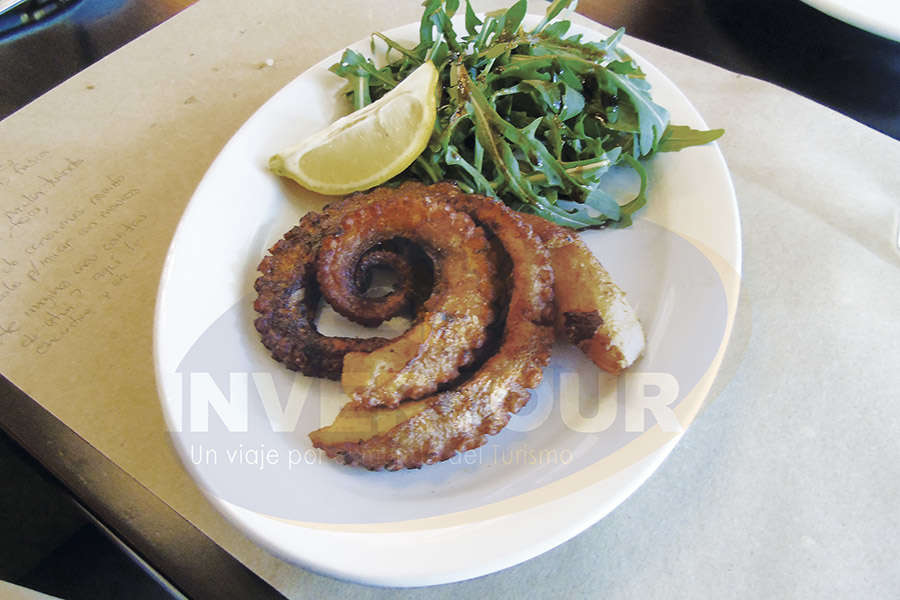 Pulpo a la parrilla con arúgula