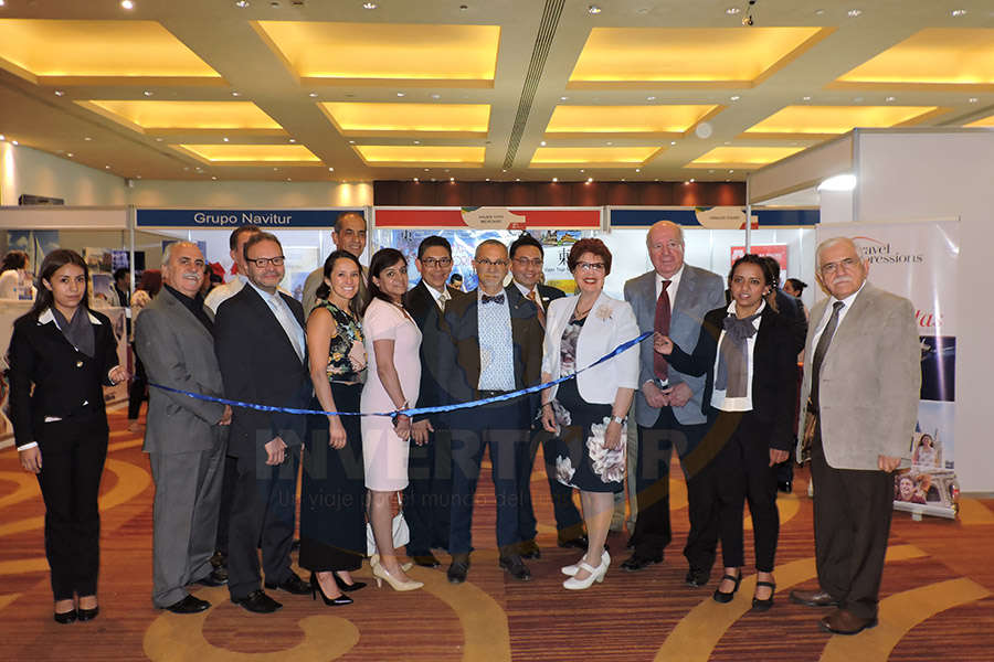 Ursi Villar, Manuel Montelongo, Blanca de la Garza, Octavio Medina, Ivette Bistrain, Ramón Martínez, Jaime Rogel, Víctor Enríquez, Yolanda Montes, Isaac Brown y César Romero