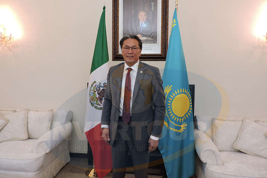 Andrian Yelemessov, excelentísimo embajador Extraordinario y Plenipotenciario de la República de Kazajstán