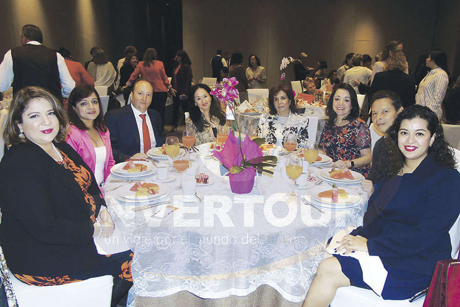 Beatriz Sélem, Ivette Bistrain, Paco Román, Yarla Covarrubias, Mara F. de Wilson, Tere Solís, Gustavo Cantú y Alicia Noguez