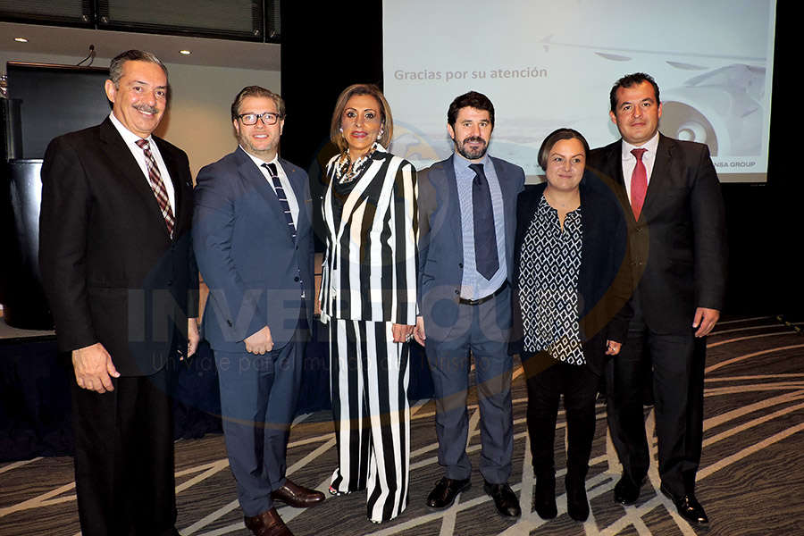 César Fernández, Felipe Bonifatti, Judith Guerra, Diego Muñoz, María Fernanda García y Paul Fuentes