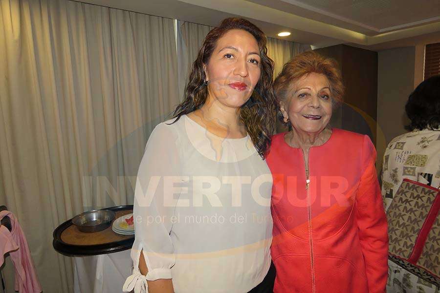 Marcela Sánchez con Linda Ferrer