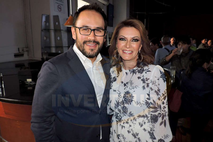 Jesús Martínez Jr. con Maria Gutierrez-Winder