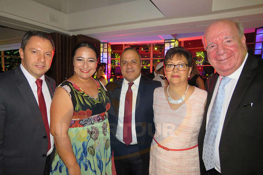 Julián Arroyo, Xochitl Arbesu, Benjamín Izquierdo, Yolanda González e Isaac Brown