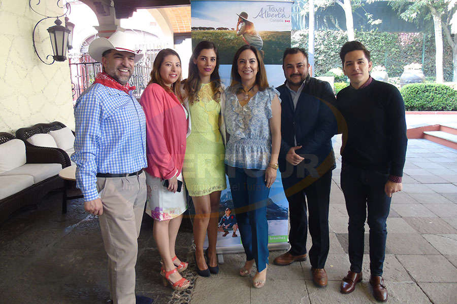 Paul Orizaga, Brenda Arellano, Yessica Castillo, Adriana de la Torre, Roberto Maldonado y Jonathan Olivas