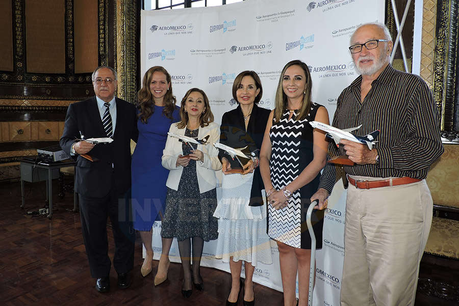 Ángel Córdova, Amelia Deluca, Rosi Prado, Gloria Gallardo, Ana Cajiao y Luis Carrera del Río