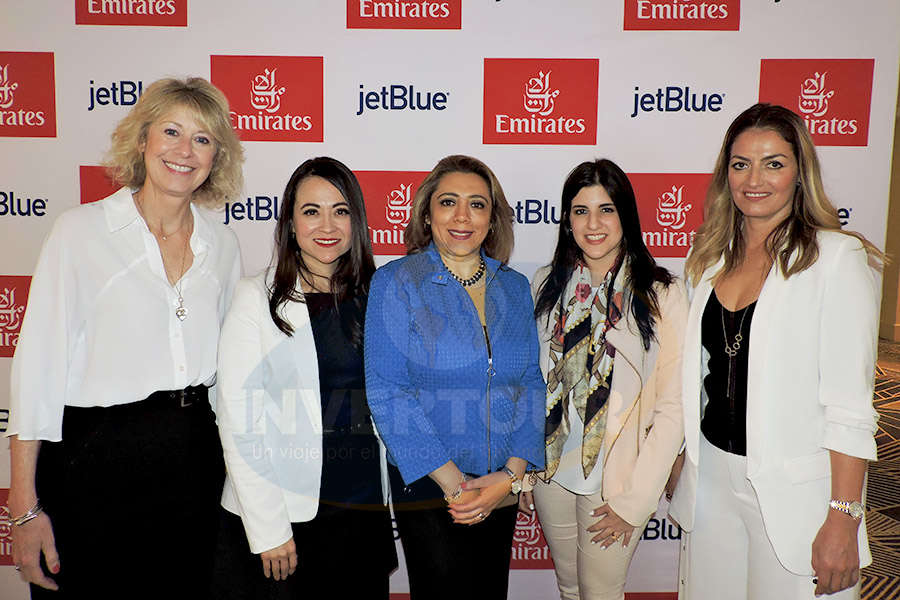 Robbie Mehoke, Adriana Muñozcano, Rosa María Zepeda, Mónica Díaz y Claudia González