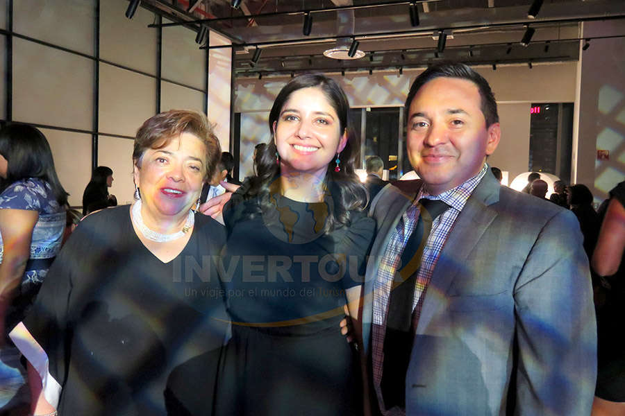 Maru Bravo, Marcela Carmona y Oscar Girón